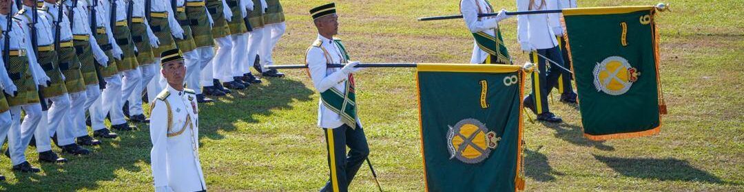 Istiadat Perbarisan Mengarak Panji-panji Rejimen Pasukan-pasukan Rejimen Renjer Diraja Sempena Sambutan Jubli Perak Pemerintahan DYMM Tuanku Raja Perlis